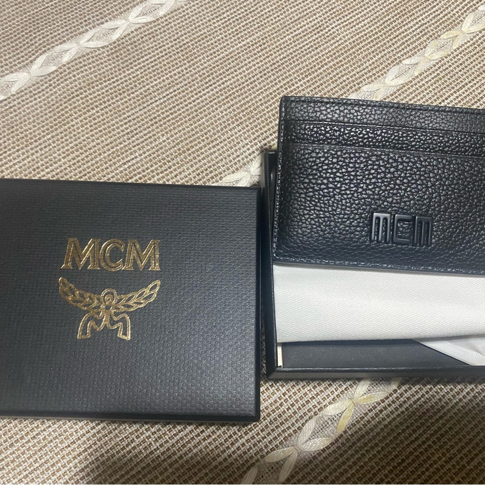 MCM leather card holder. Brand new comes with box and dust bag. (Unisex)